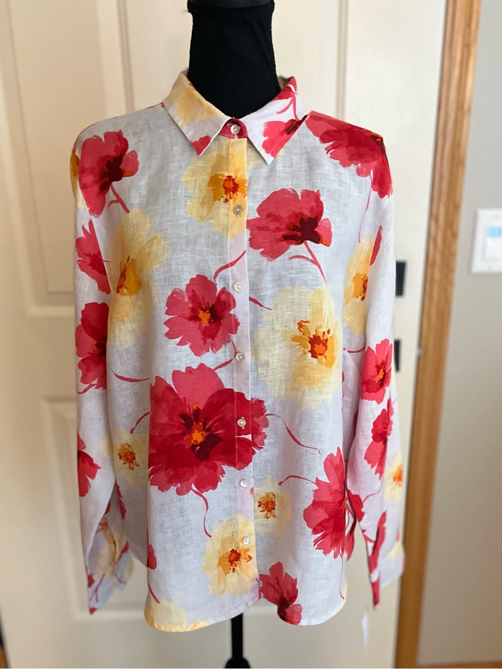 New 100% linen long sleeve collar button front floral shirt. Size large